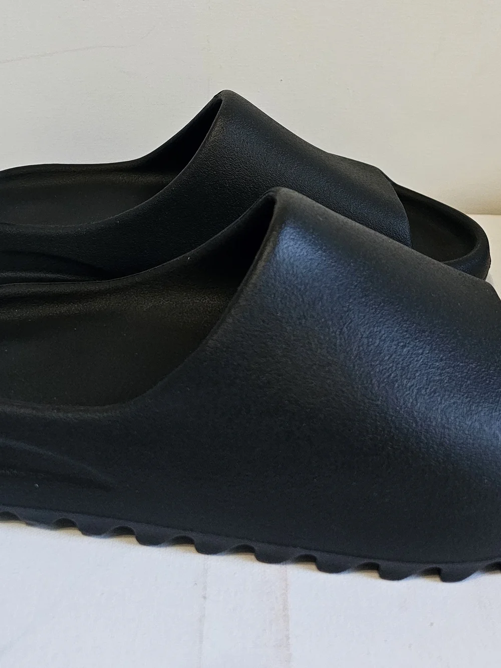Yeezy Black Slides - Comfortable Foam Slides M11/W12-12.5